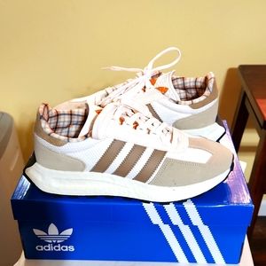 Unisex Adidas Retropy